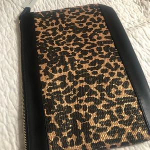 A stylish envelope bag by Franscisca